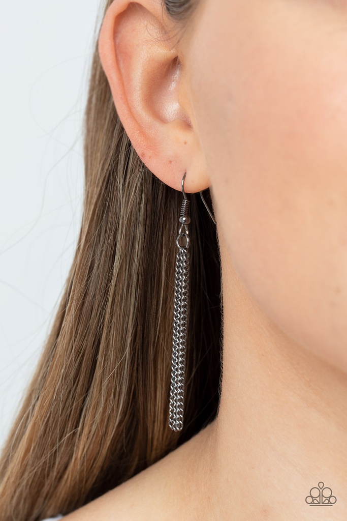 Black Horseshoe Necklace in Hammered Gunmetal - Reeling in Relics
