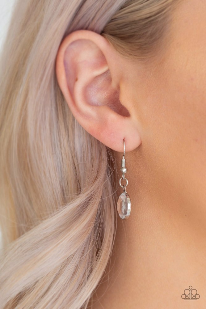 Long Necklace with Glassy Crystals - Glassy Glamorous