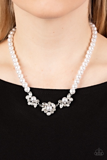 [353] Pearl Necklace Flower Crystals - Royal Renditions